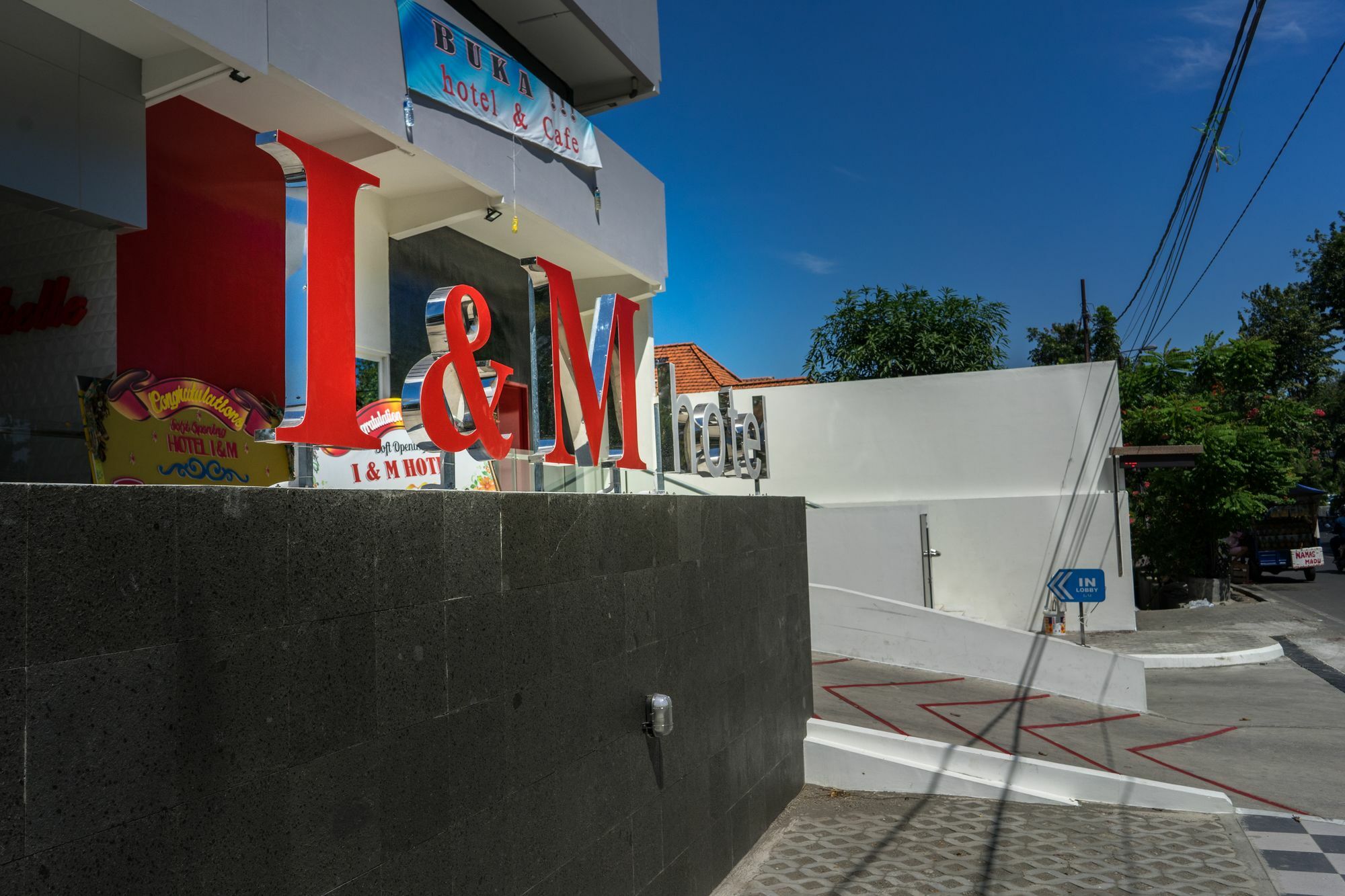 I&M Hotel Surabaya Luaran gambar