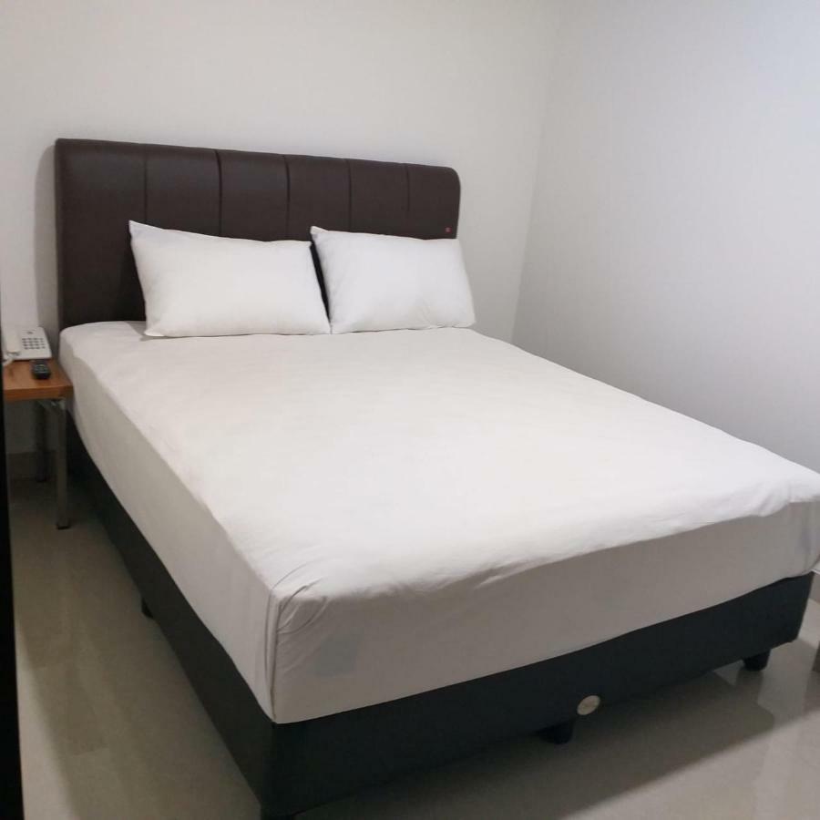 I&M Hotel Surabaya Luaran gambar